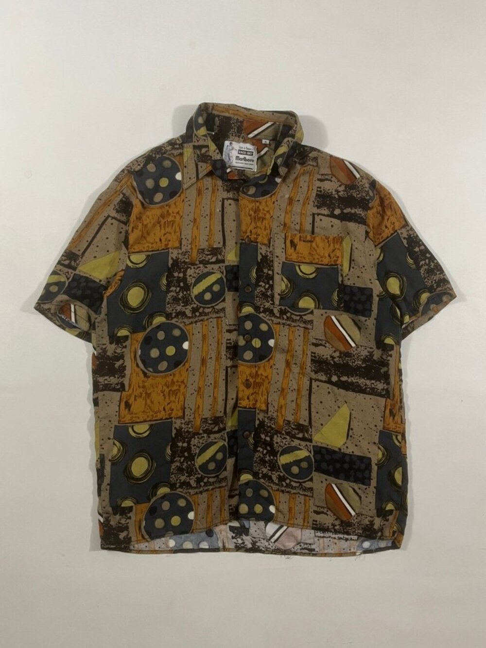 Vintage 90s Marlboro Abstract Geometric Print Short Sleeve Button Up Shirt